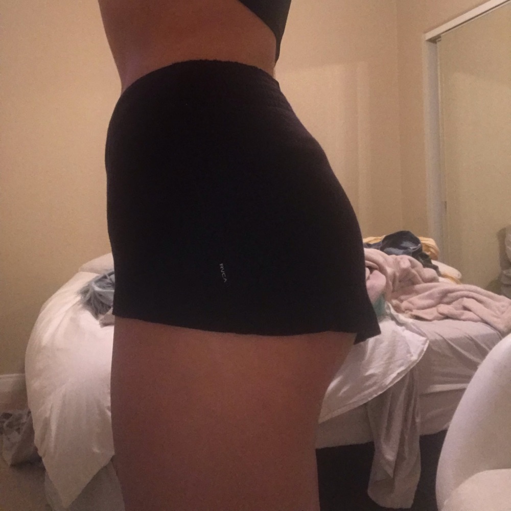 RVCA SHORTS - Picture 2 of 3